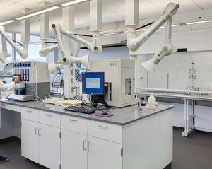 Localized extraction arms in a testing lab environment.